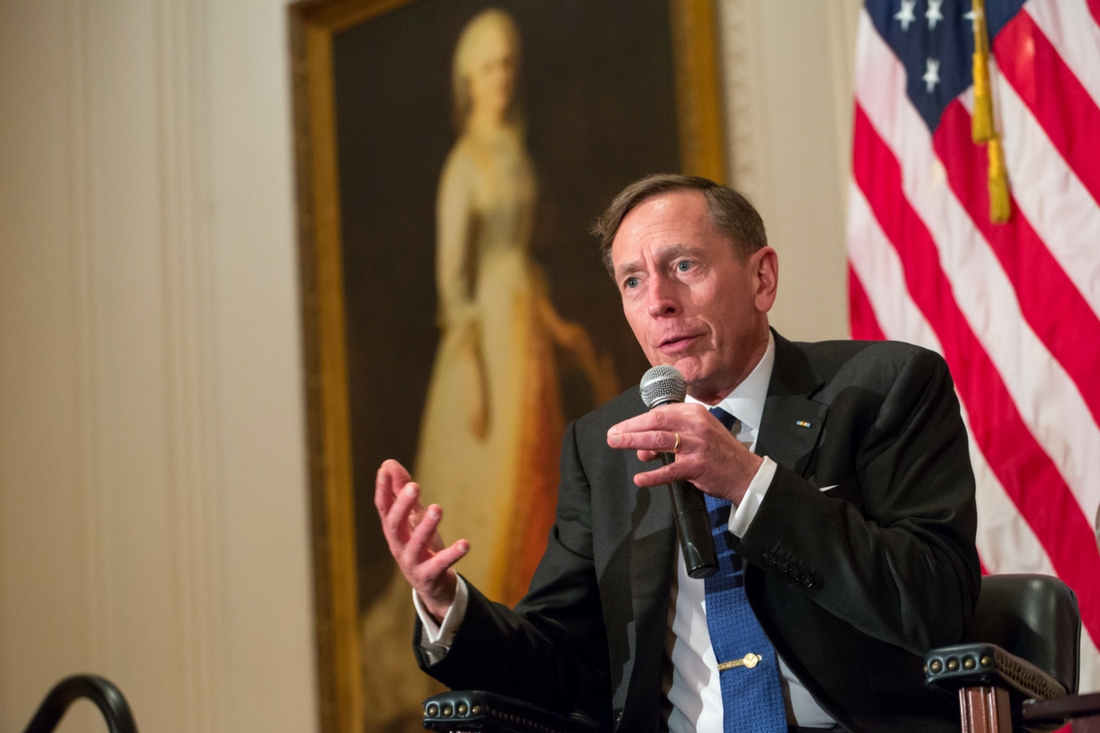 General Petraeus visits the Nixon Library